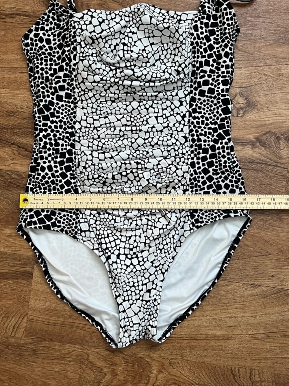 Calvin Klein Black White Ruched One Piece Swimsuit Size 14 Slimming - Picture 11 of 11